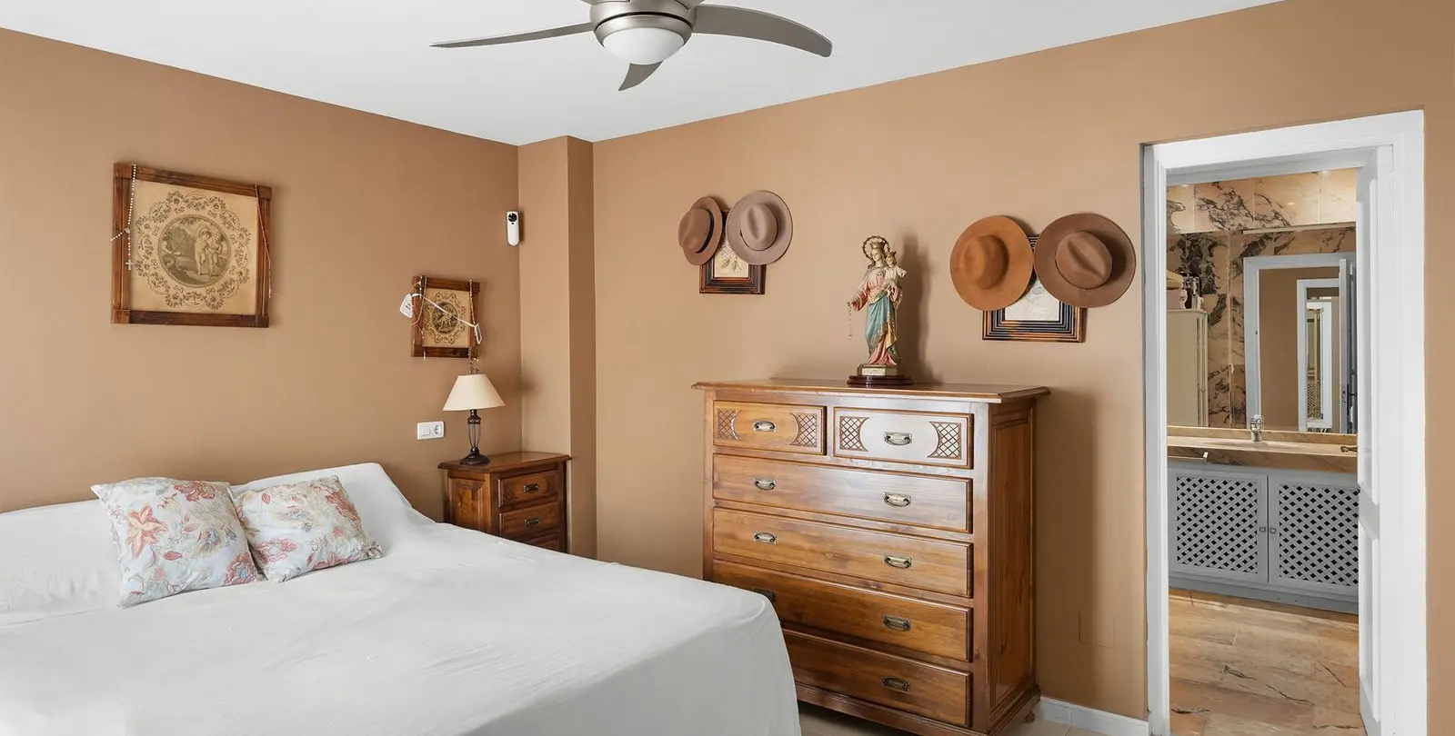 Sale of ground floor apartment in Nueva Andalucía 12