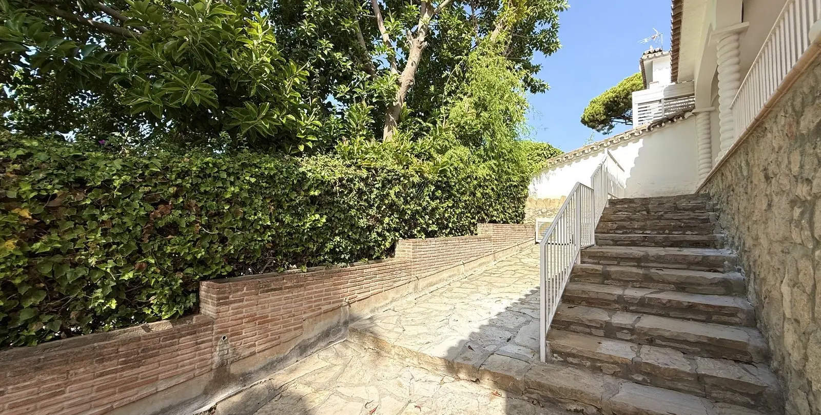 Продажа дома на две семьи в San Pedro de Alcántara 12