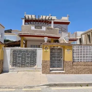 Venta de villa independiente en El Tomillar