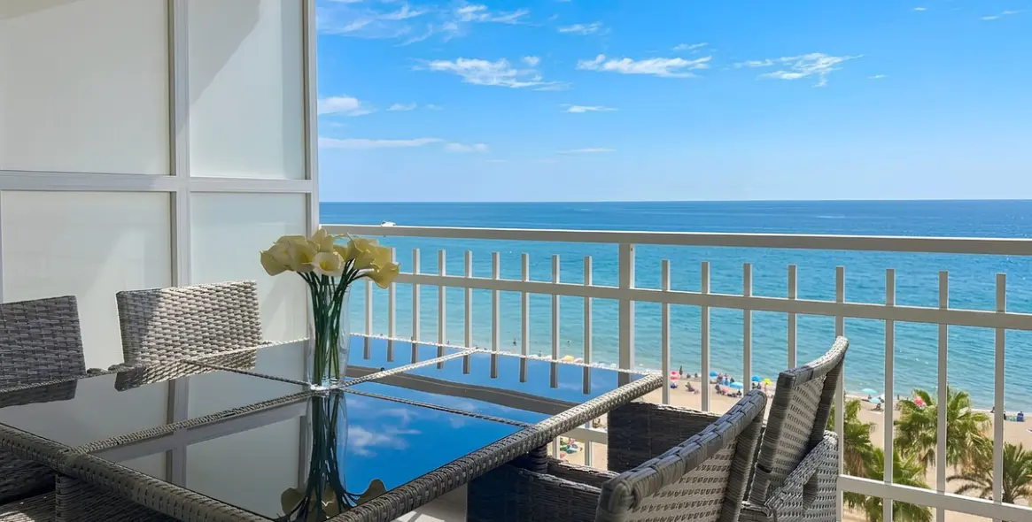 Venta de apartamento en planta media en Fuengirola 1