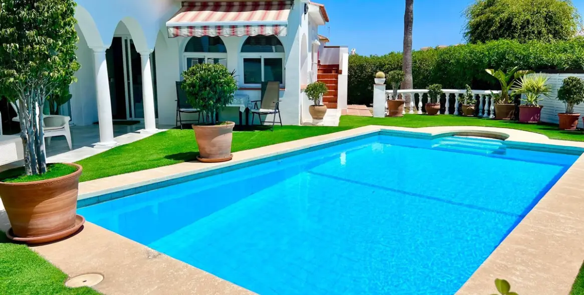 Venta de villa independiente en El Faro 2