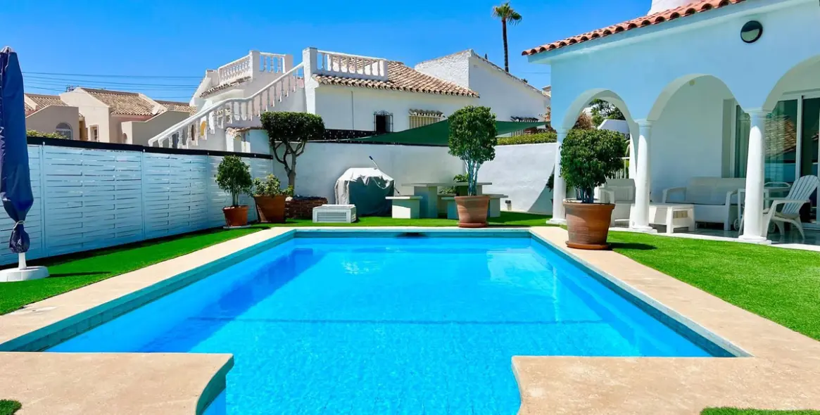Venta de villa independiente en El Faro 24