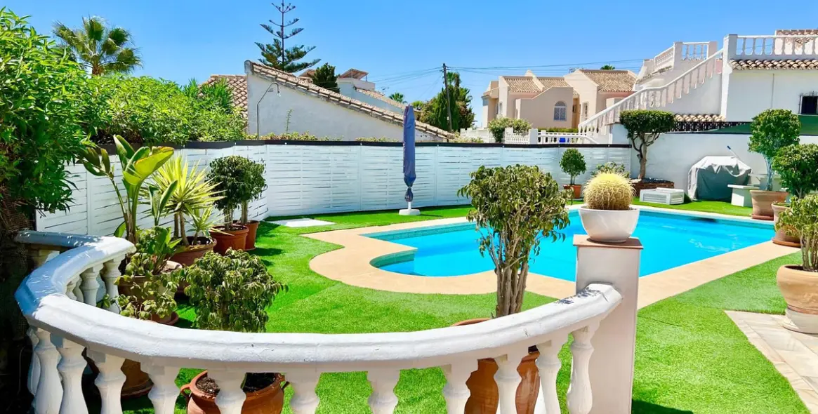 Venta de villa independiente en El Faro 25