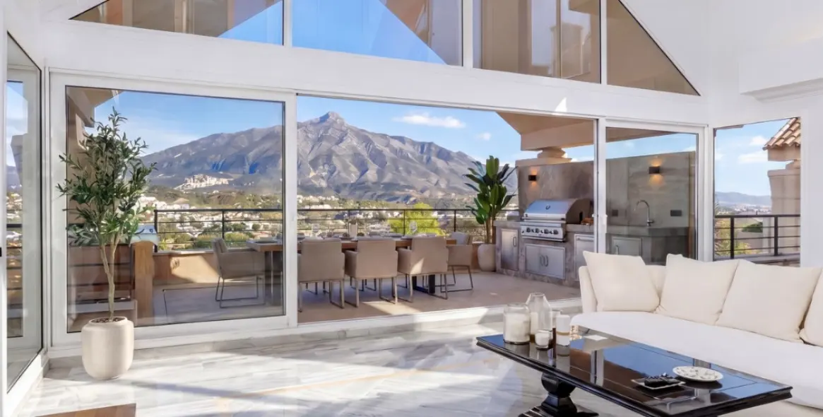 Venta de ático dúplex en Nueva Andalucía 2