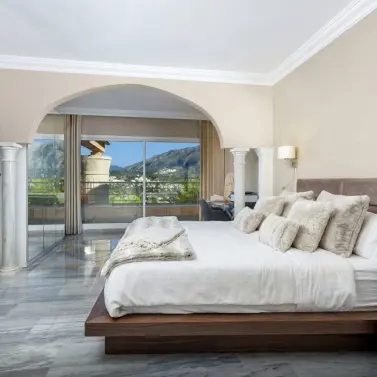 Venta de ático dúplex en Nueva Andalucía