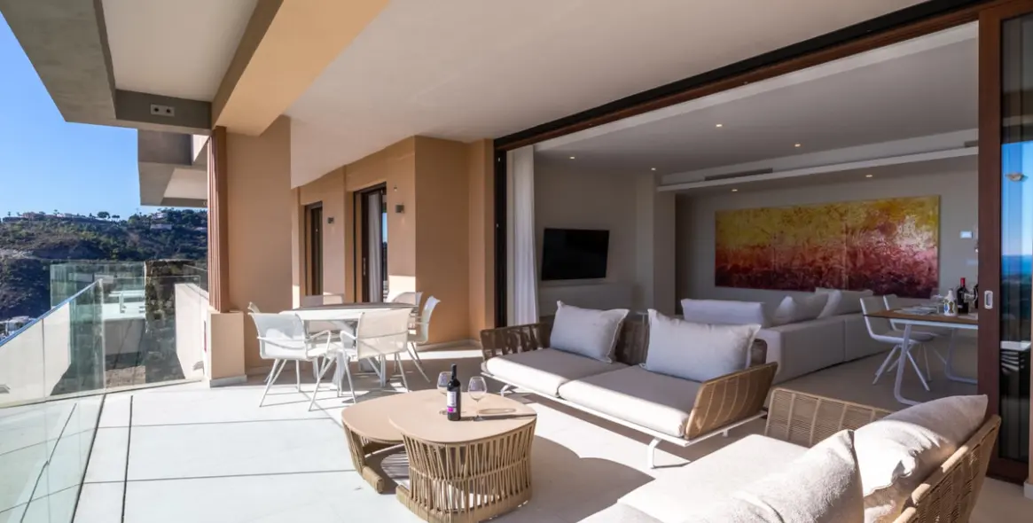 Short-term rent of middle floor apartment in La Quinta 21