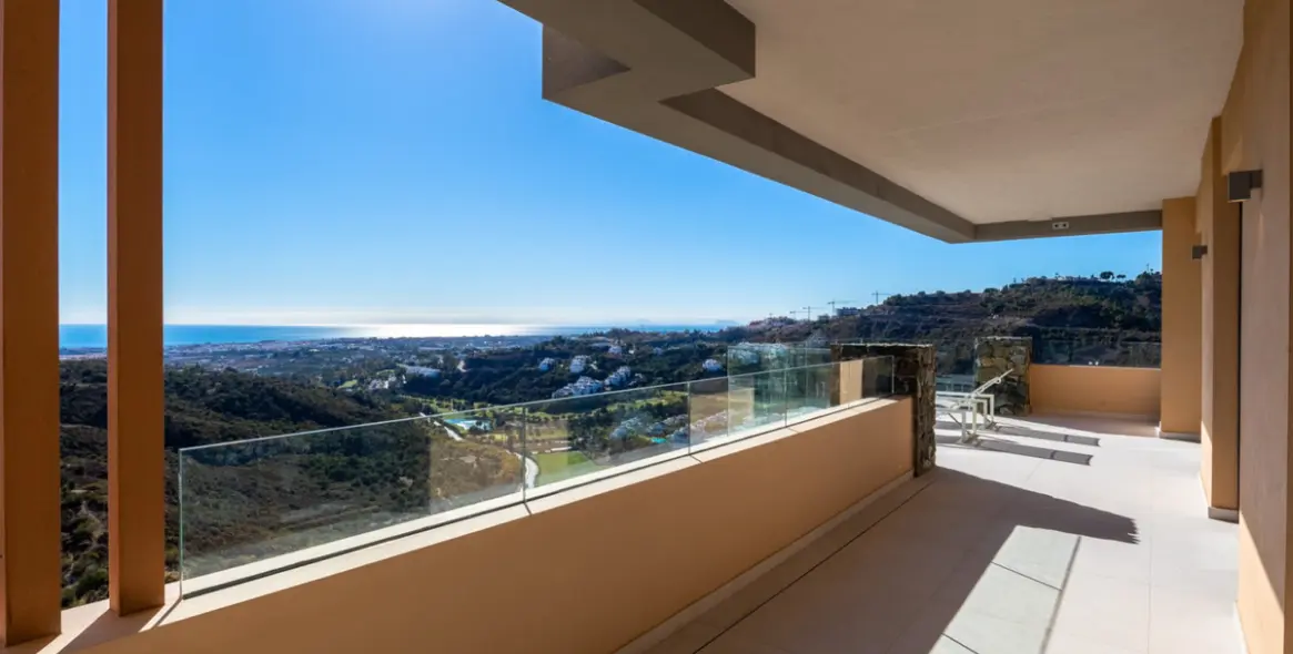Short-term rent of middle floor apartment in La Quinta 26
