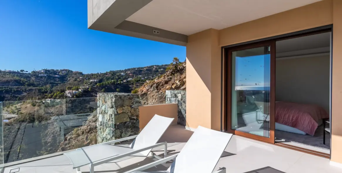 Short-term rent of middle floor apartment in La Quinta 30