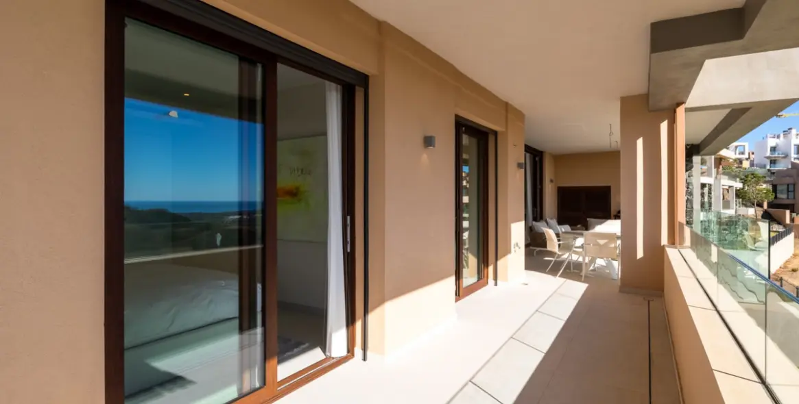 Short-term rent of middle floor apartment in La Quinta 31