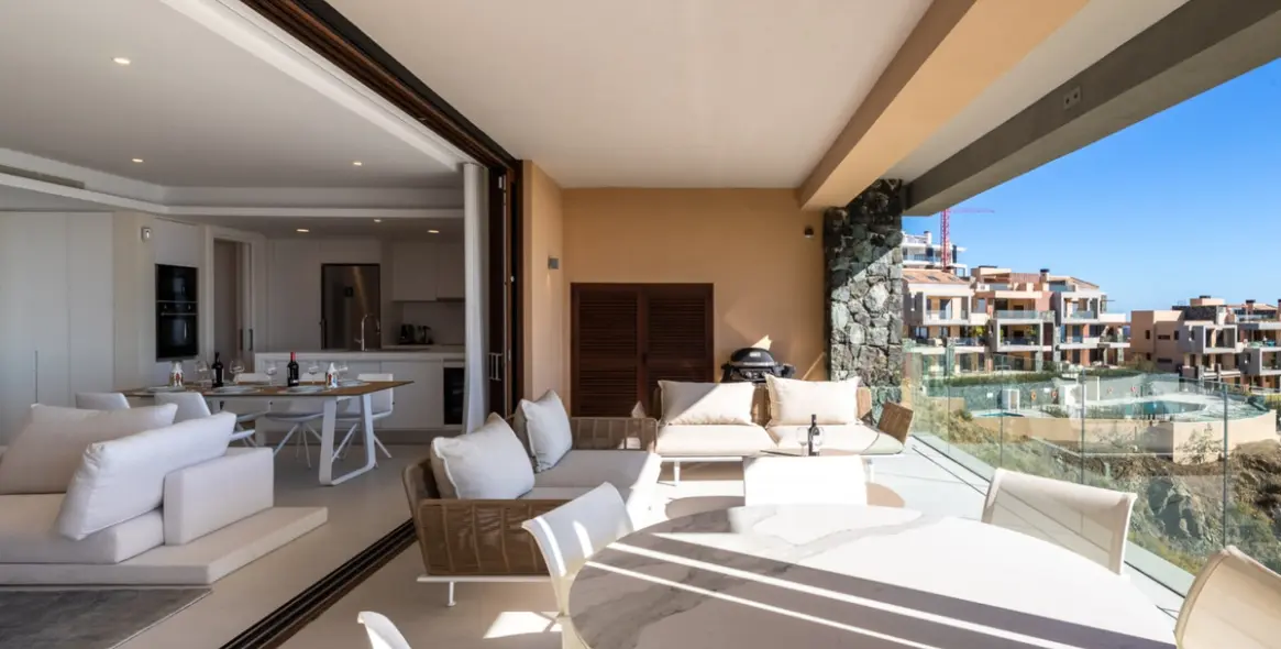 Short-term rent of middle floor apartment in La Quinta 33