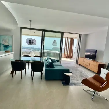 Long-term rent of middle floor apartment in La Quinta