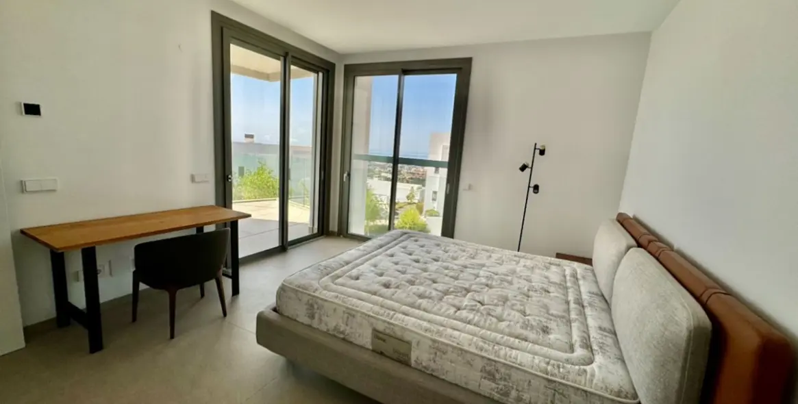 Long-term rent of middle floor apartment in La Quinta 11