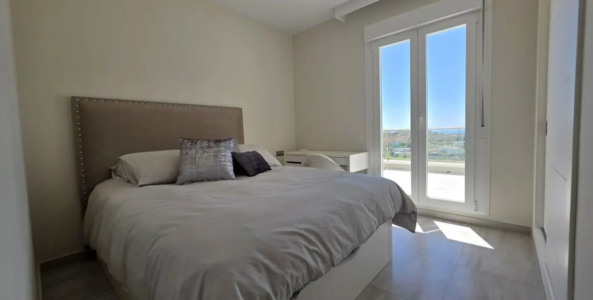 Venta de ático en Cerros del Aguila 9
