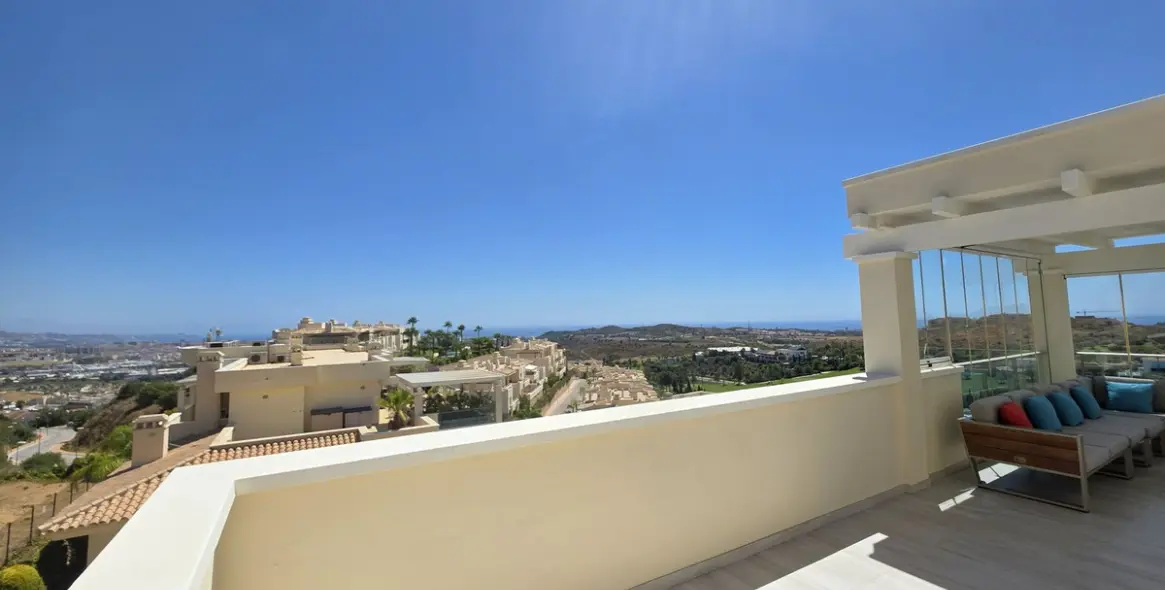 Venta de ático en Cerros del Aguila 18
