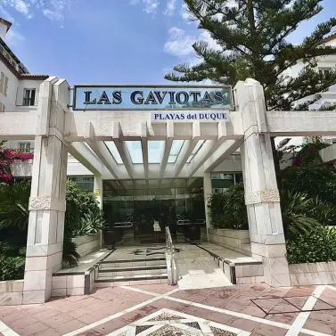 Alquiler a largo plazo de apartamento en planta media en Puerto Banús