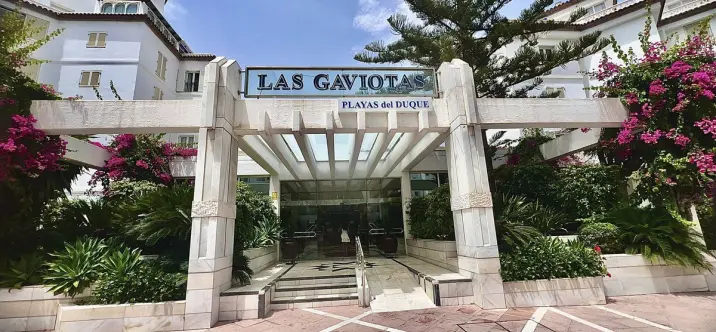 Alquiler a largo plazo de apartamento en planta media en Puerto Banús 0