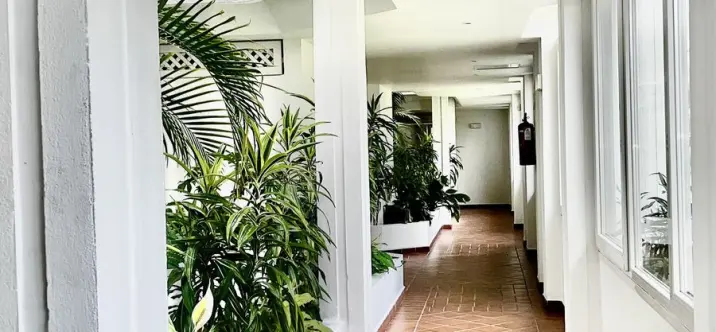 Alquiler a largo plazo de apartamento en planta media en Puerto Banús 4