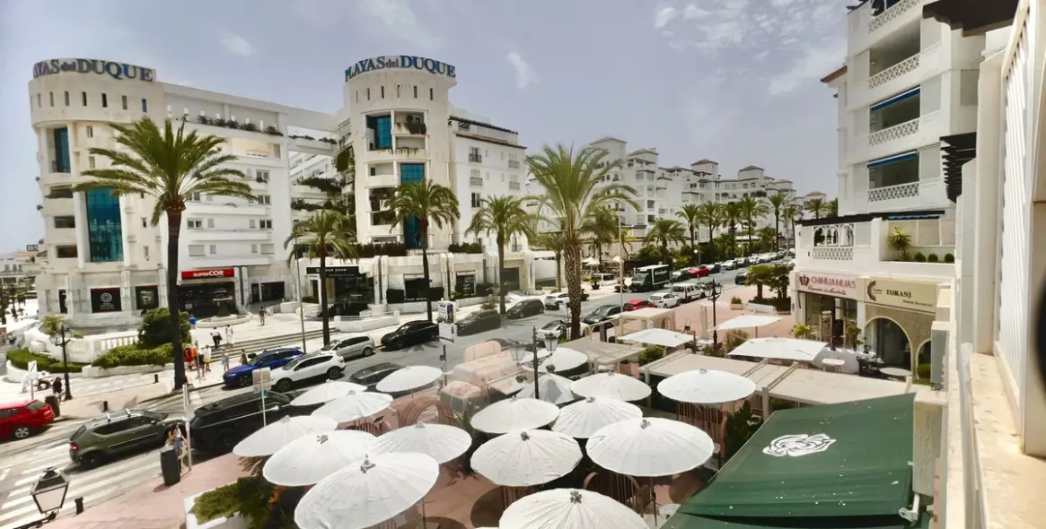 Alquiler a largo plazo de apartamento en planta media en Puerto Banús 7