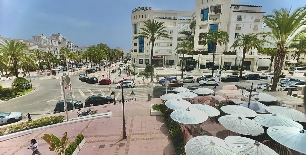 Alquiler a largo plazo de apartamento en planta media en Puerto Banús 8