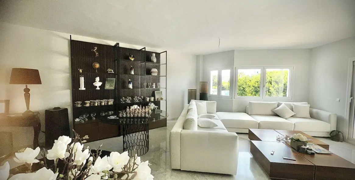 Long-term rent of middle floor apartment in Puerto Banús 12