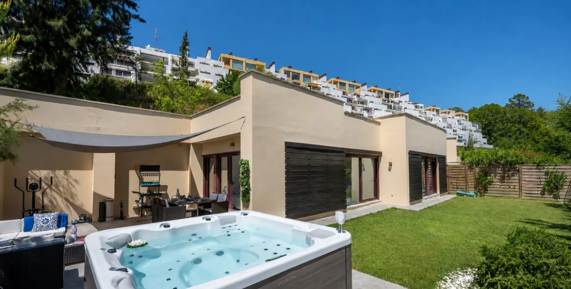 Venta de villa independiente en Estepona 1