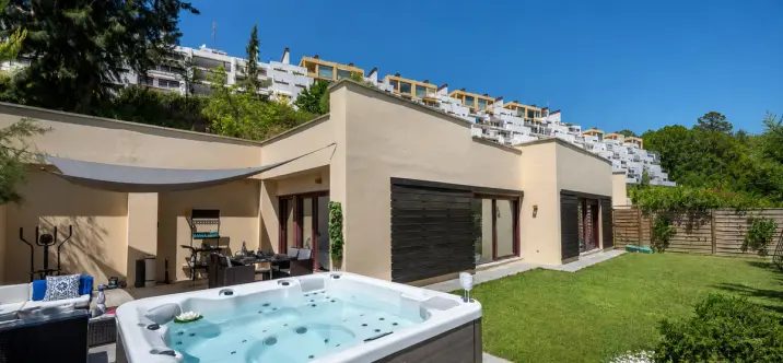 Venta de villa independiente en Estepona 0