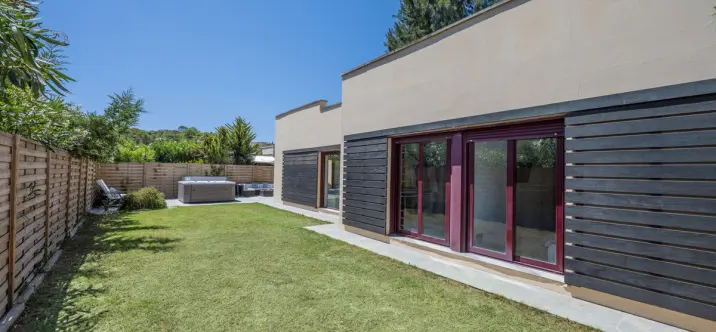 Venta de villa independiente en Estepona 1