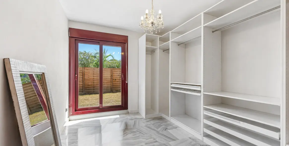 Venta de villa independiente en Estepona 23