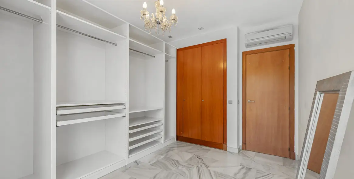 Venta de villa independiente en Estepona 24