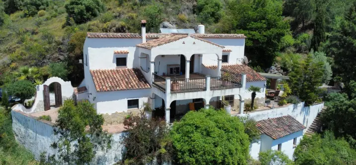 Venta de villa independiente en Sayalonga 0