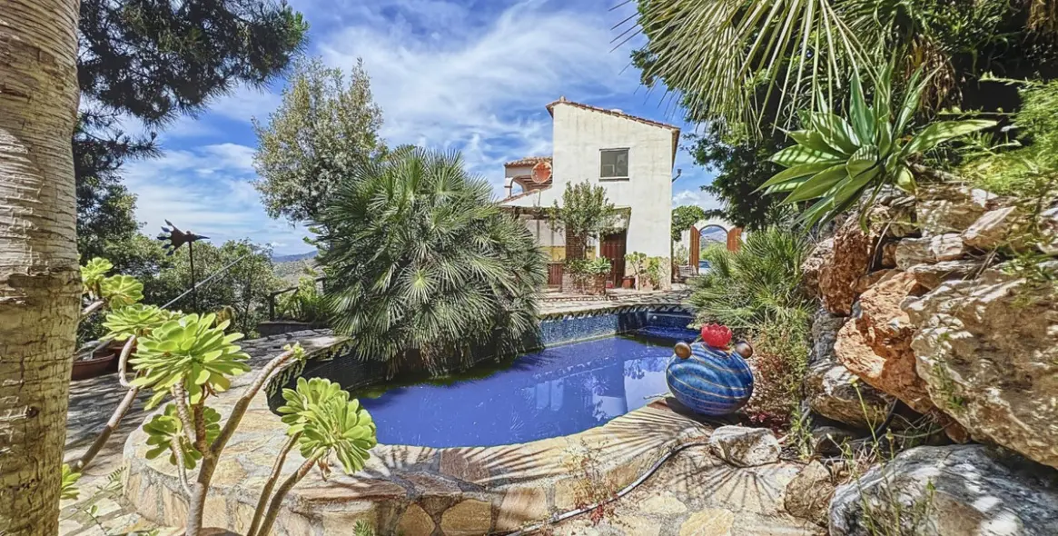 Venta de villa independiente en Sayalonga 3