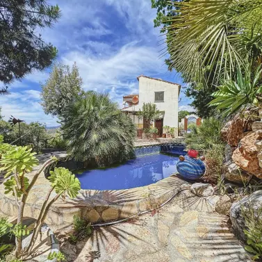 Venta de villa independiente en Sayalonga