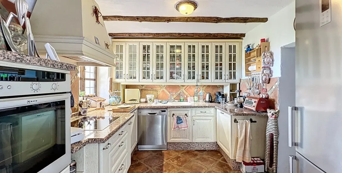 Venta de villa independiente en Sayalonga 16