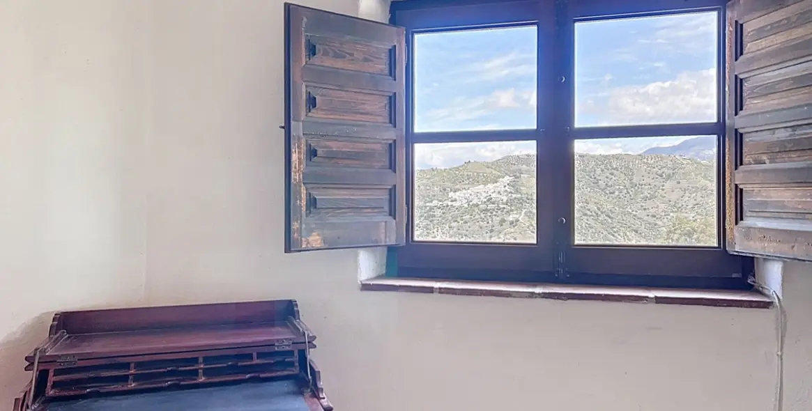 Venta de villa independiente en Sayalonga 30
