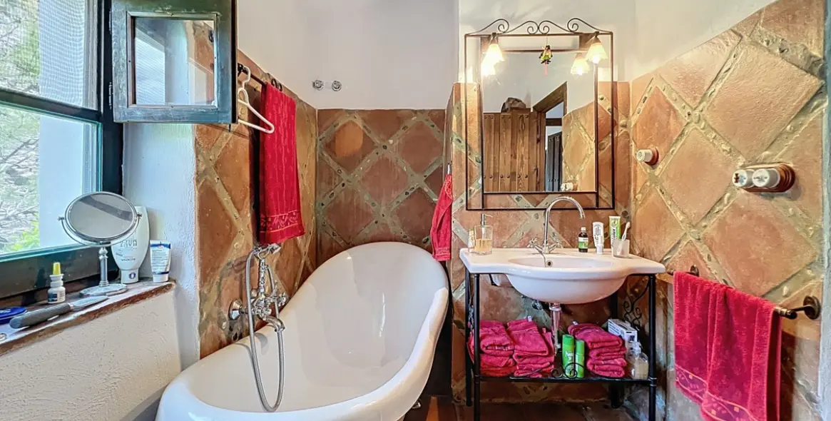 Venta de villa independiente en Sayalonga 32