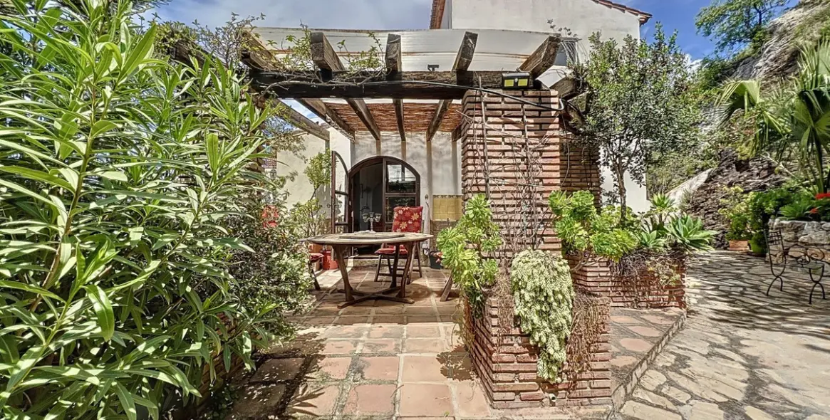 Venta de villa independiente en Sayalonga 33