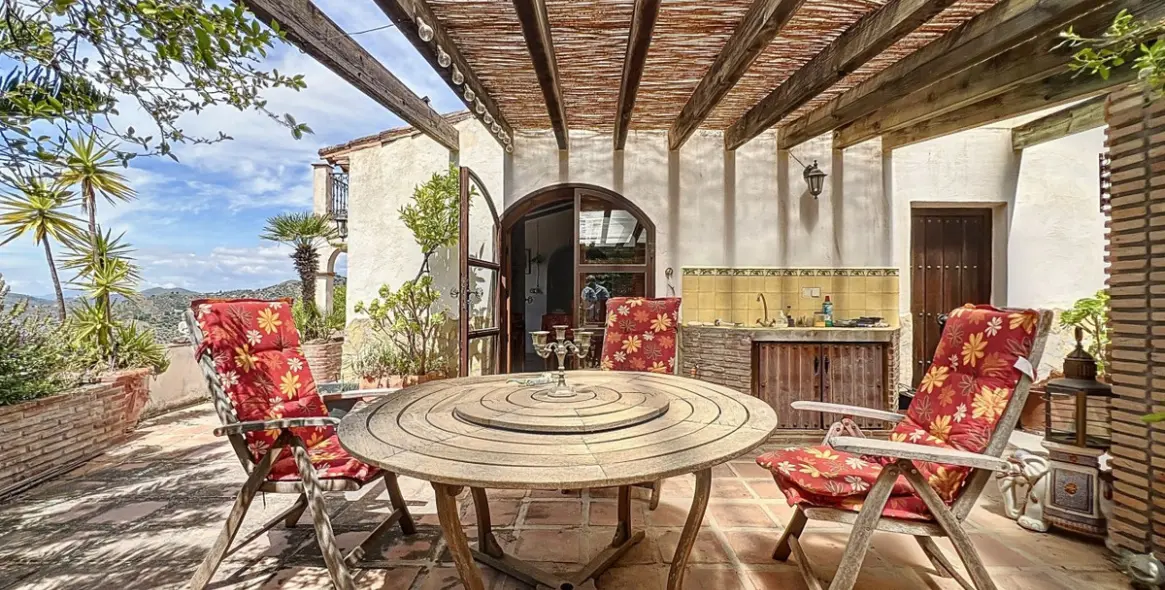 Venta de villa independiente en Sayalonga 34