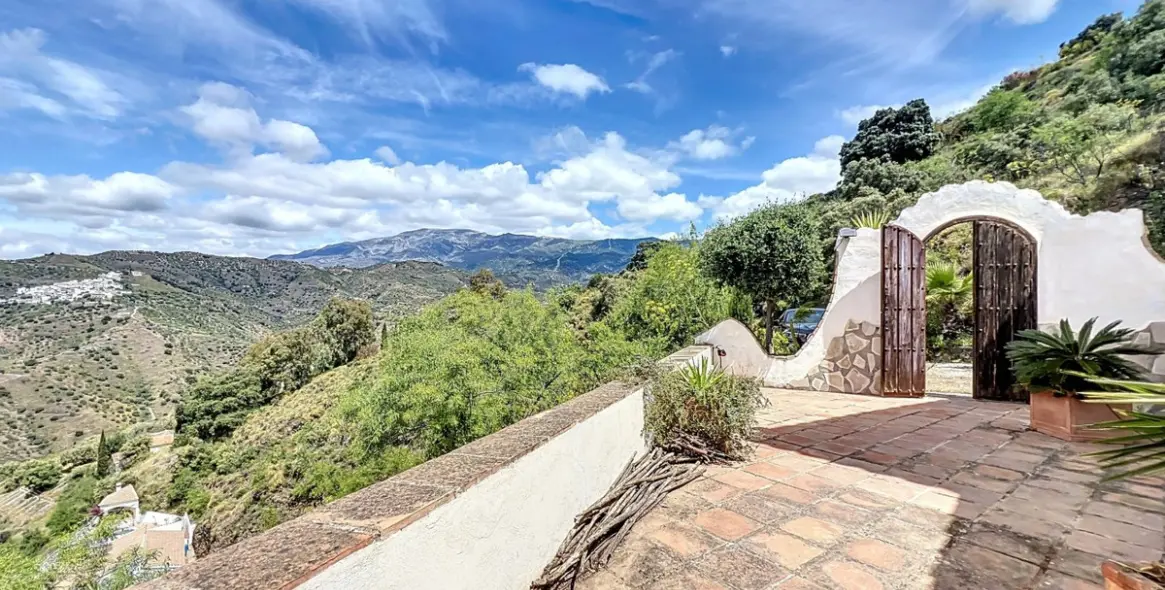 Venta de villa independiente en Sayalonga 38