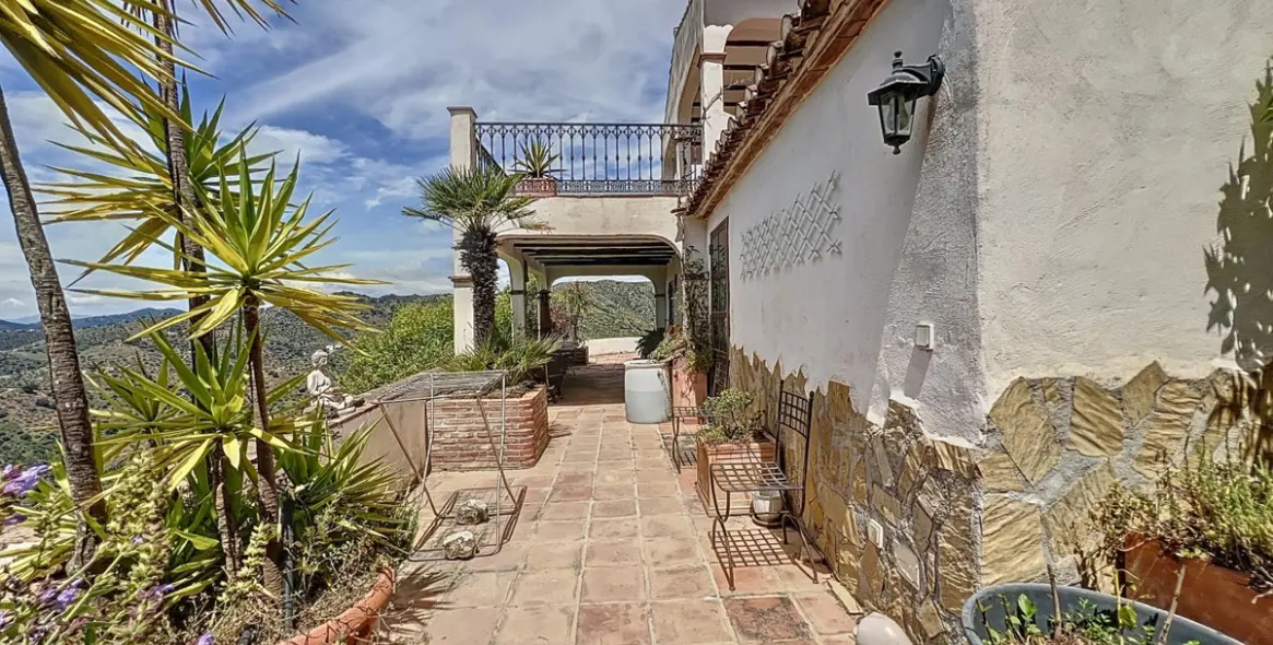 Venta de villa independiente en Sayalonga 43