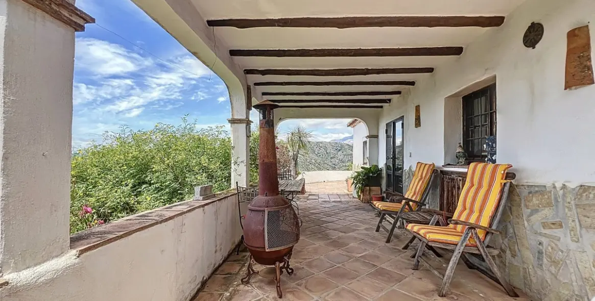 Venta de villa independiente en Sayalonga 44