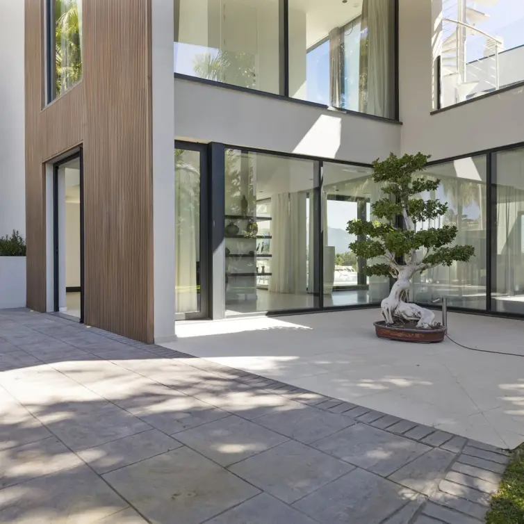 Sale of detached villa in Benahavís