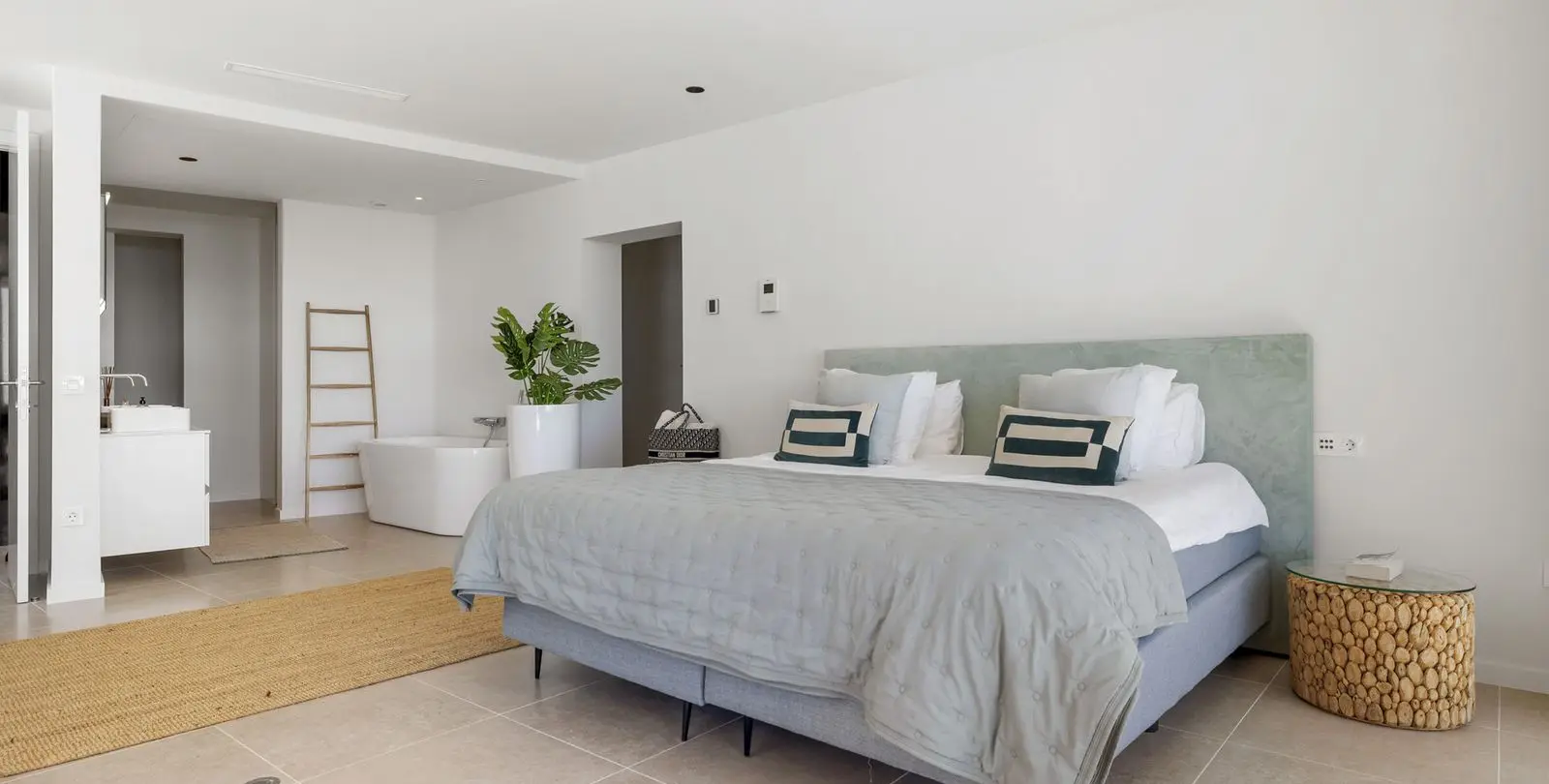 Venta de villa independiente en Benahavís 23