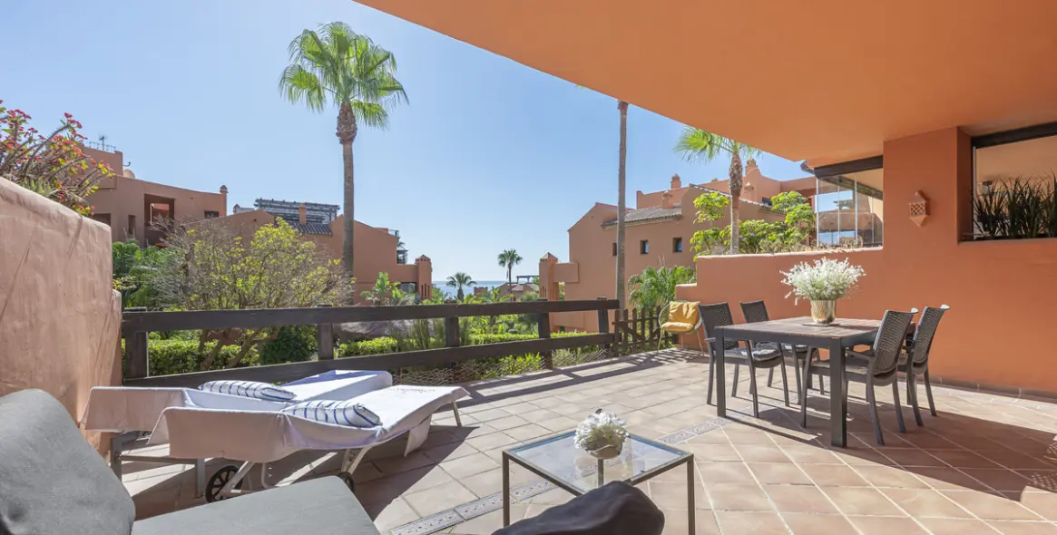 Sale of ground floor apartment in Estepona 1