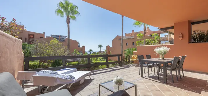 Sale of ground floor apartment in Estepona 0