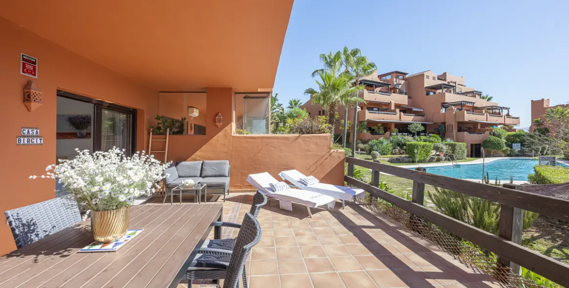 Sale of ground floor apartment in Estepona 2