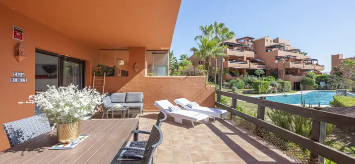 Sale of ground floor apartment in Estepona 1