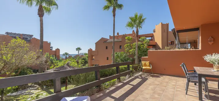 Sale of ground floor apartment in Estepona 2