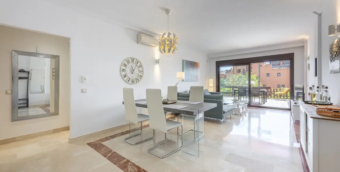 Sale of ground floor apartment in Estepona 9