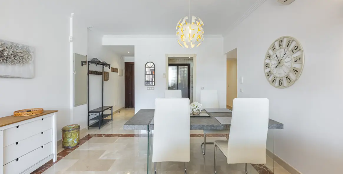 Sale of ground floor apartment in Estepona 10