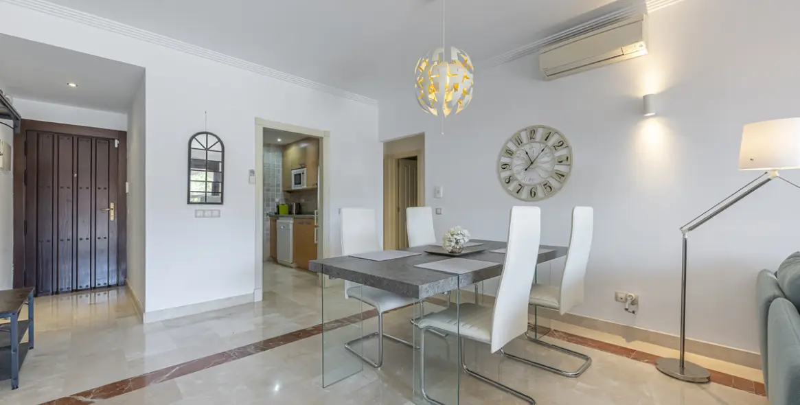 Sale of ground floor apartment in Estepona 12
